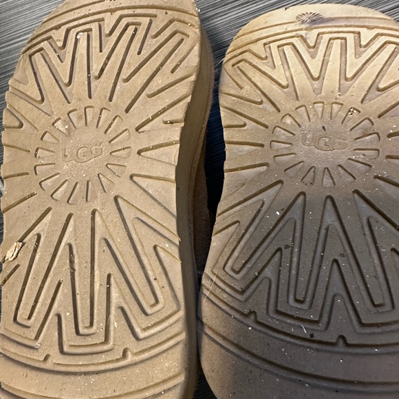 Ugg Mini Platform Boots - Picture 6 of 7